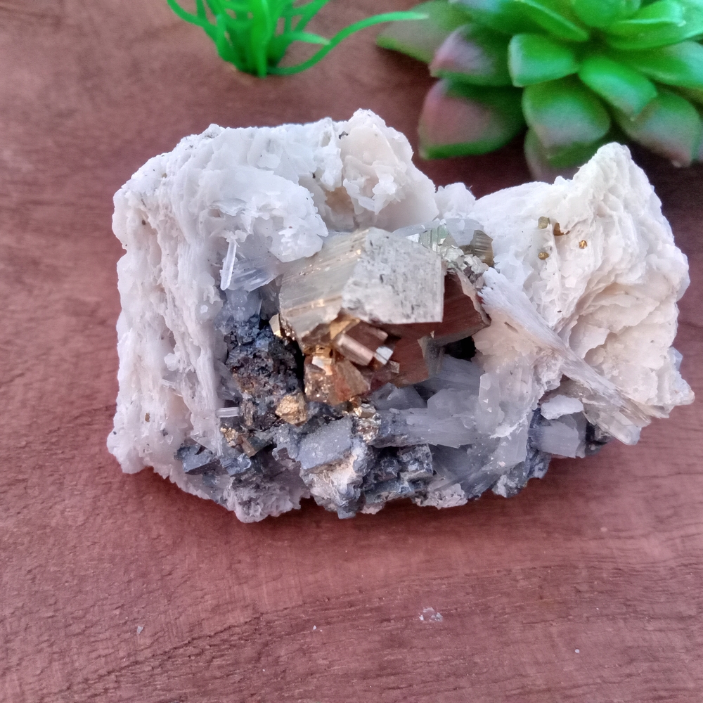 Elegant White and Silver Decorative Stone - Picture 5 of 14